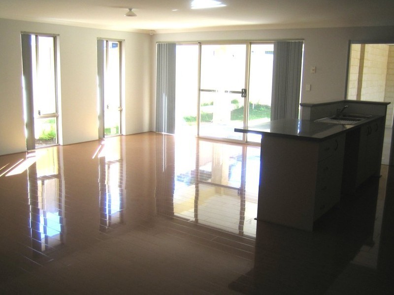 2/122 Williamson Avenue, Cloverdale WA 6105