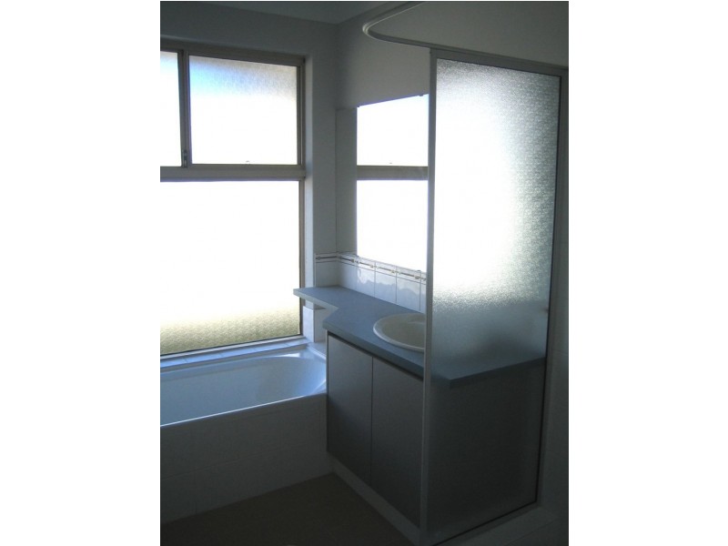 2/122 Williamson Avenue, Cloverdale WA 6105