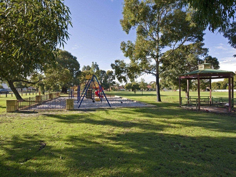 11B Hitchcock Street, St James WA 6102