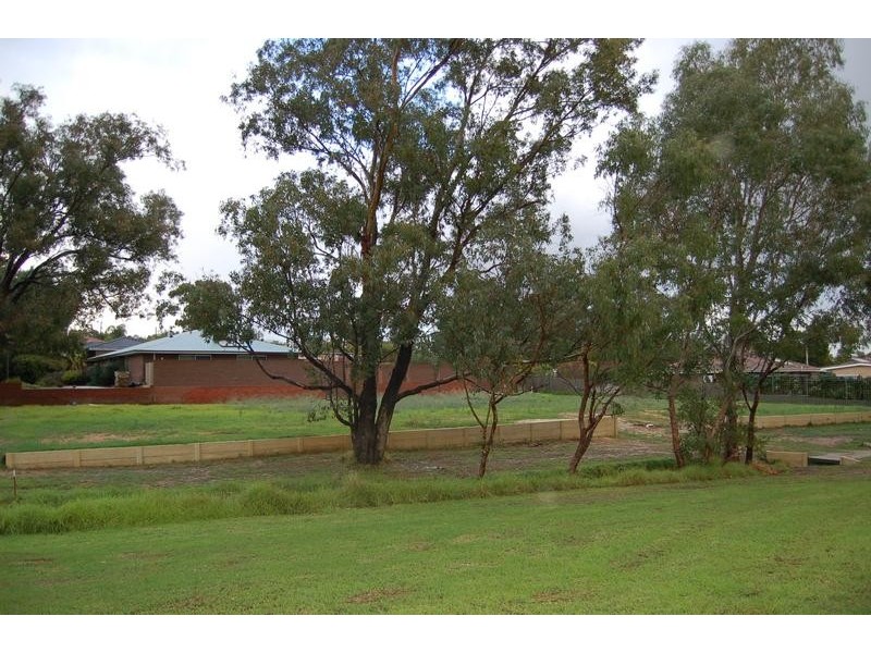 12 Barussela Avenue, Greenmount WA 6056