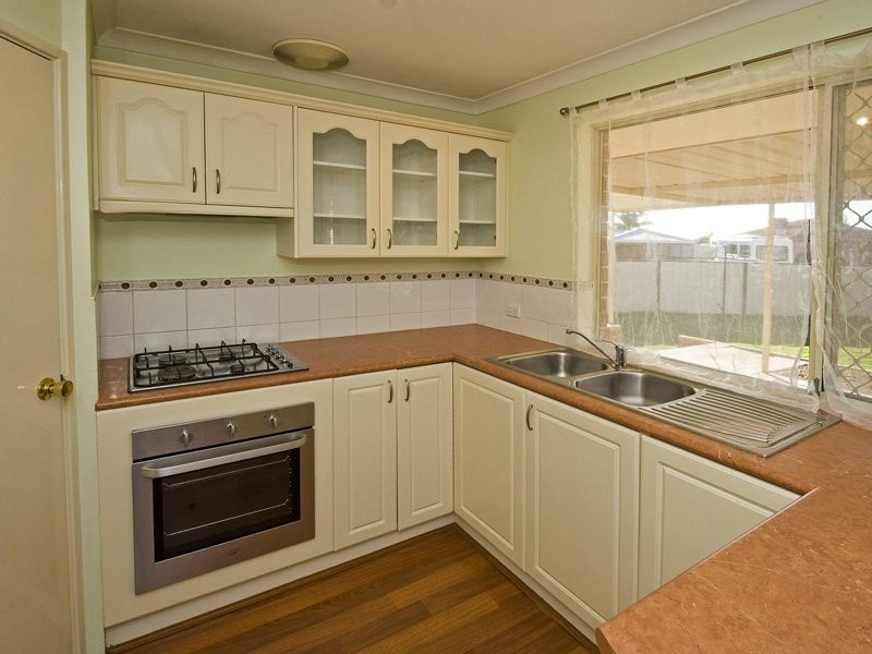 8 Parakeela Grove, Maddington WA 6109