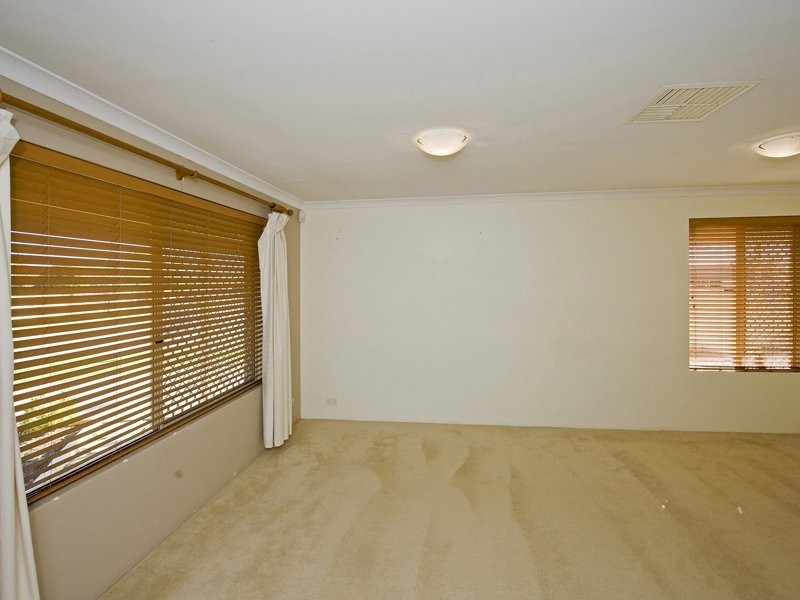 8 Parakeela Grove, Maddington WA 6109