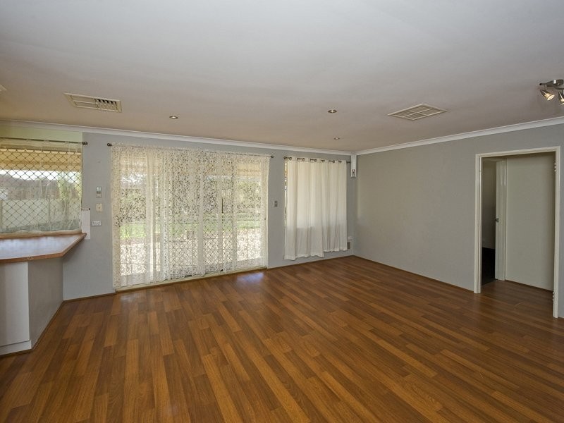 8 Parakeela Grove, Maddington WA 6109