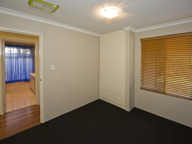 8 Parakeela Grove, Maddington WA 6109