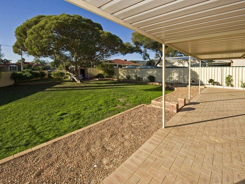 8 Parakeela Grove, Maddington WA 6109