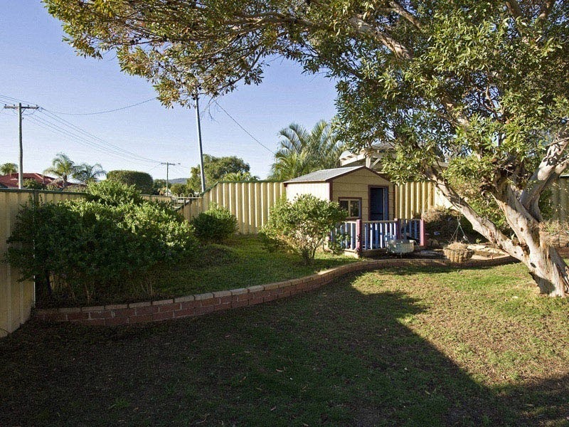 8 Parakeela Grove, Maddington WA 6109