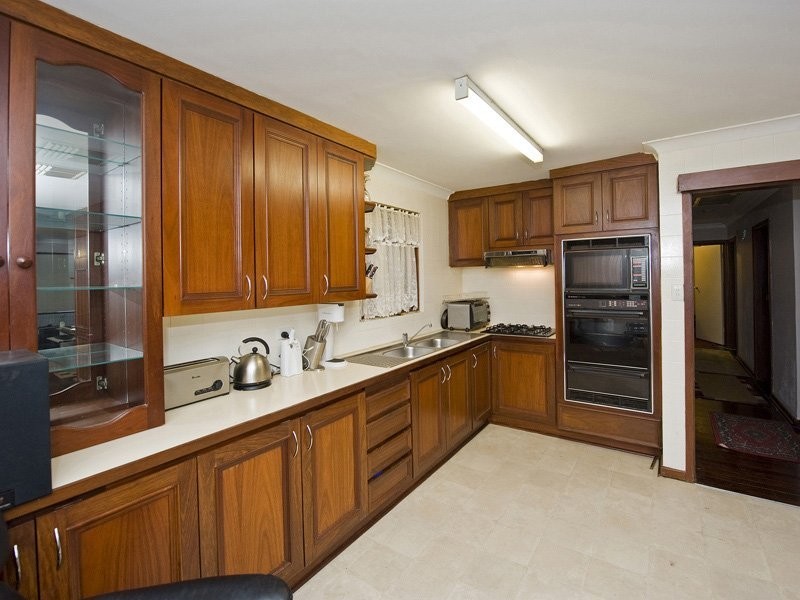 24 Stonehouse Crescent, Bentley WA 6102