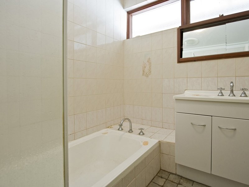 24 Stonehouse Crescent, Bentley WA 6102