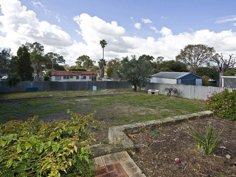 24 Stonehouse Crescent, Bentley WA 6102