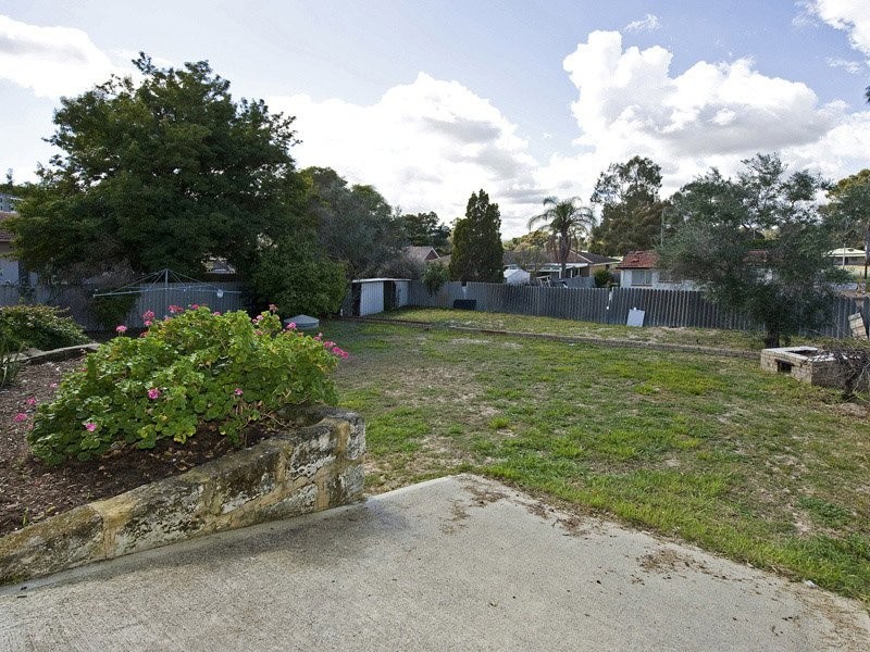 24 Stonehouse Crescent, Bentley WA 6102