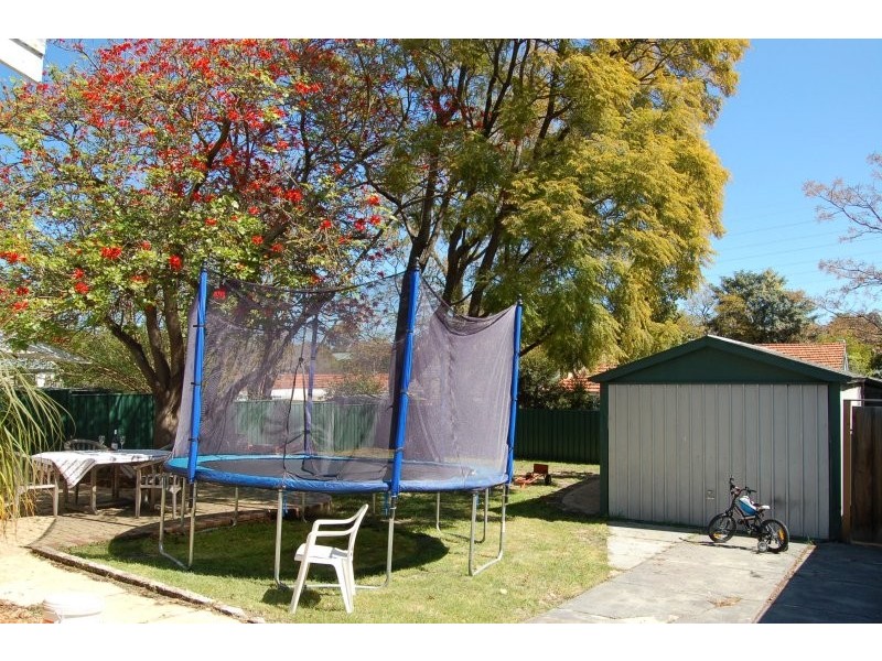 11 Alvah Street, St James WA 6102