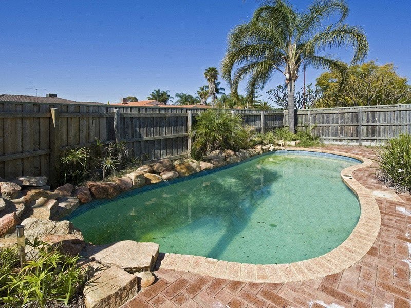 2 Expedition Drive, Thornlie WA 6108