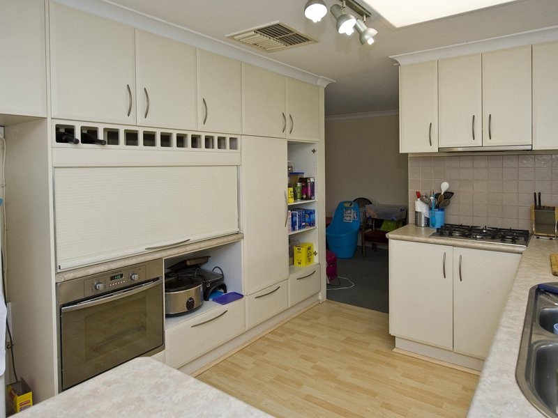 2 Expedition Drive, Thornlie WA 6108