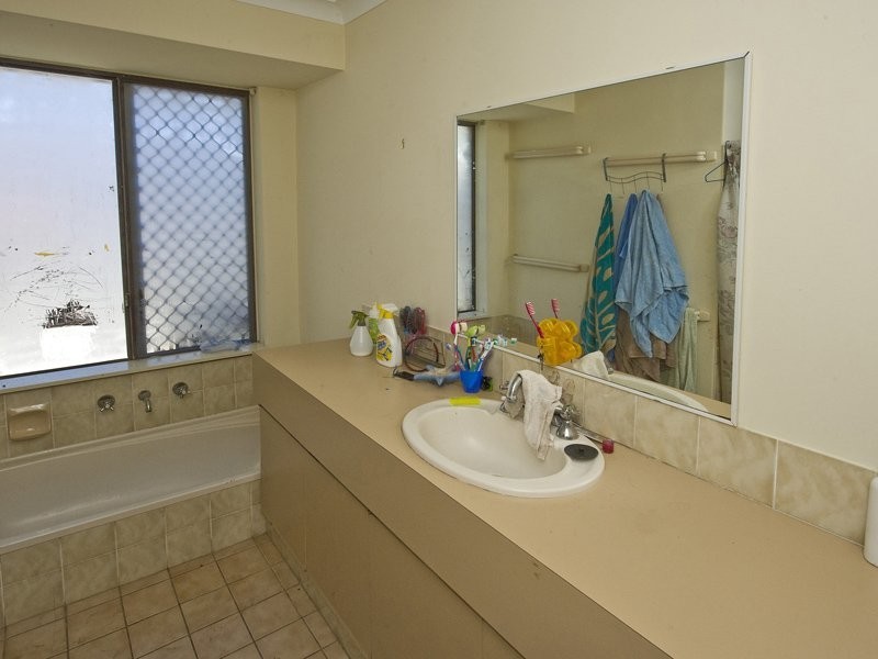 2 Expedition Drive, Thornlie WA 6108