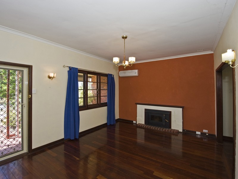 11 Clinton Avenue, St James WA 6102