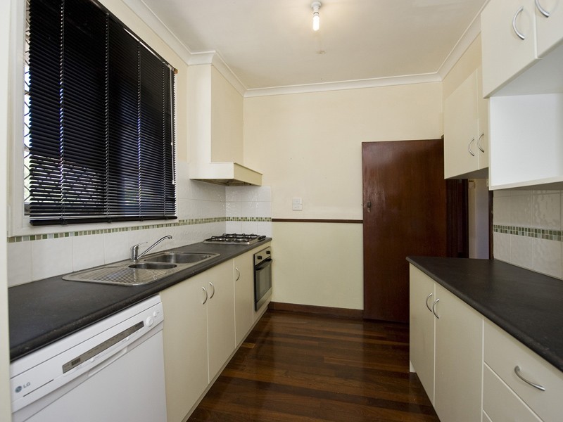 11 Clinton Avenue, St James WA 6102