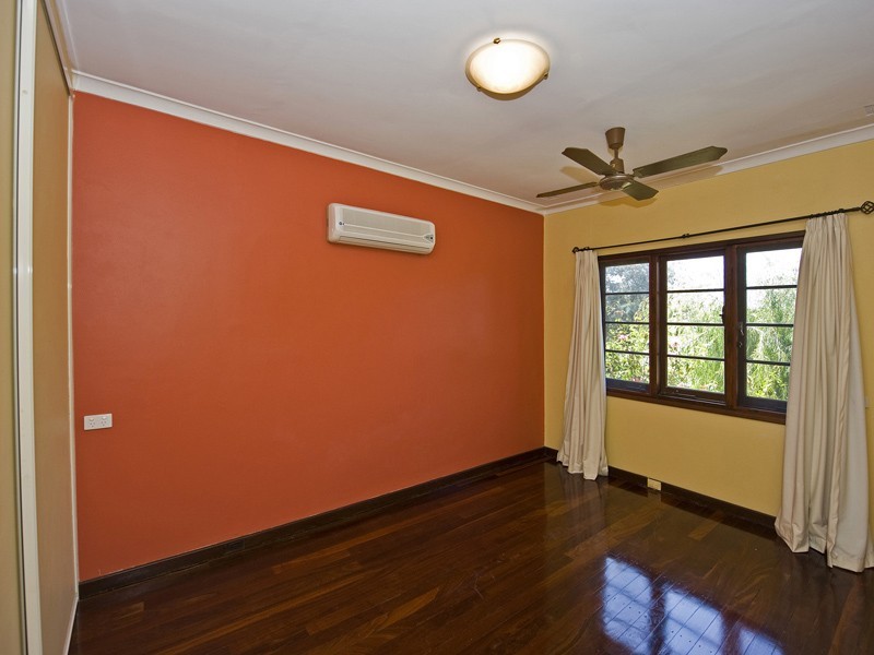 11 Clinton Avenue, St James WA 6102