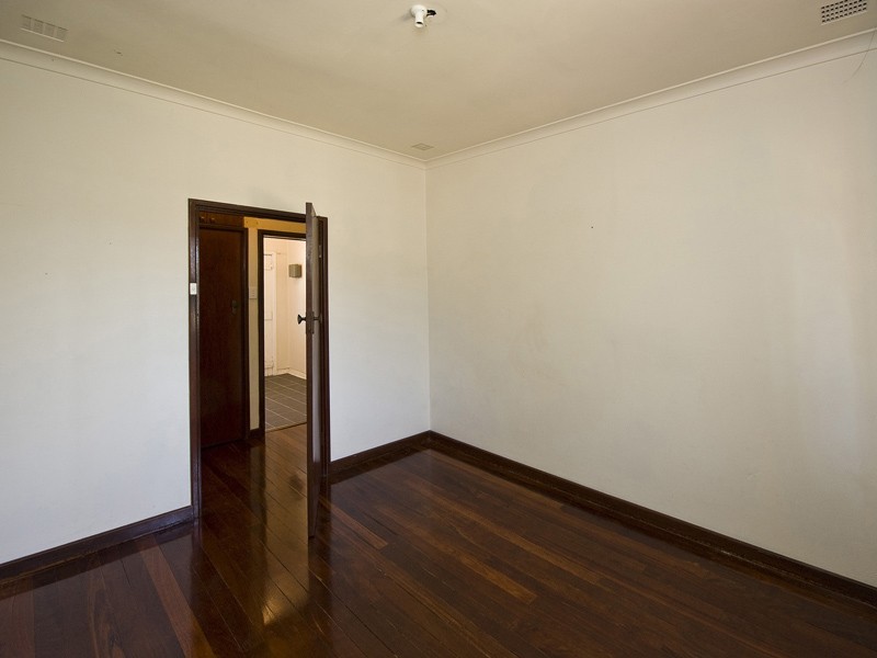 11 Clinton Avenue, St James WA 6102