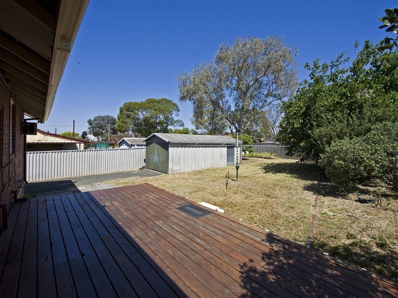 11 Clinton Avenue, St James WA 6102