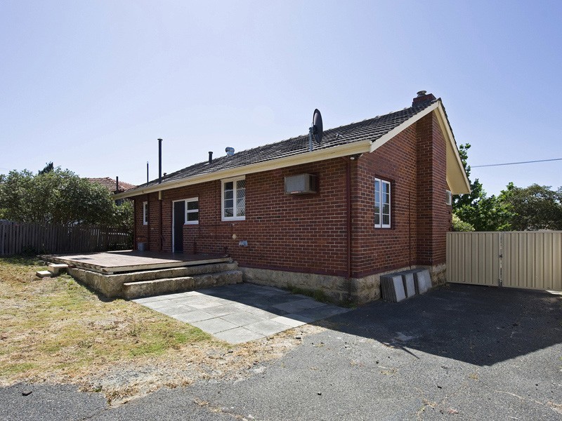 11 Clinton Avenue, St James WA 6102