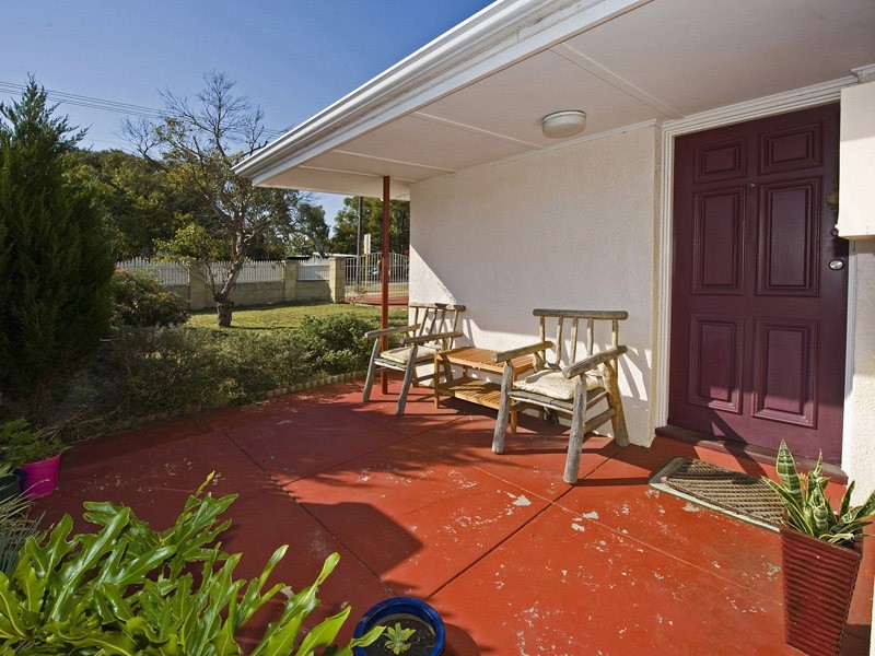 219 Treasure Road, Queens Park WA 6107