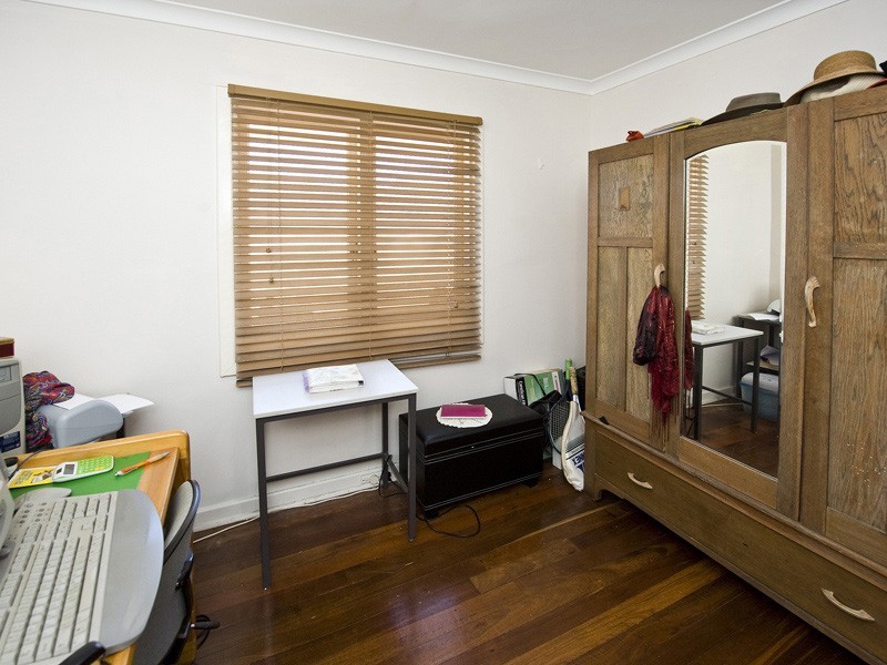 219 Treasure Road, Queens Park WA 6107