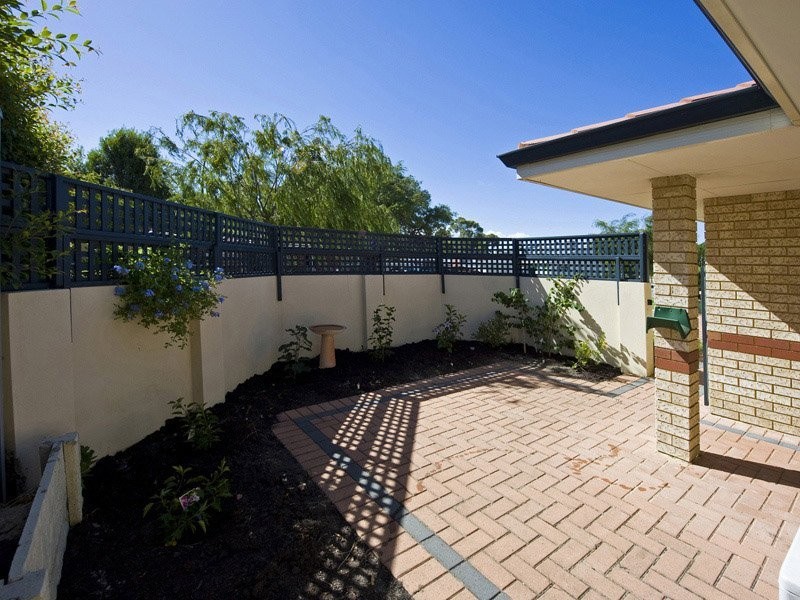 10/2 Boundary Road, St James WA 6102