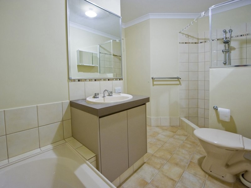10/2 Boundary Road, St James WA 6102