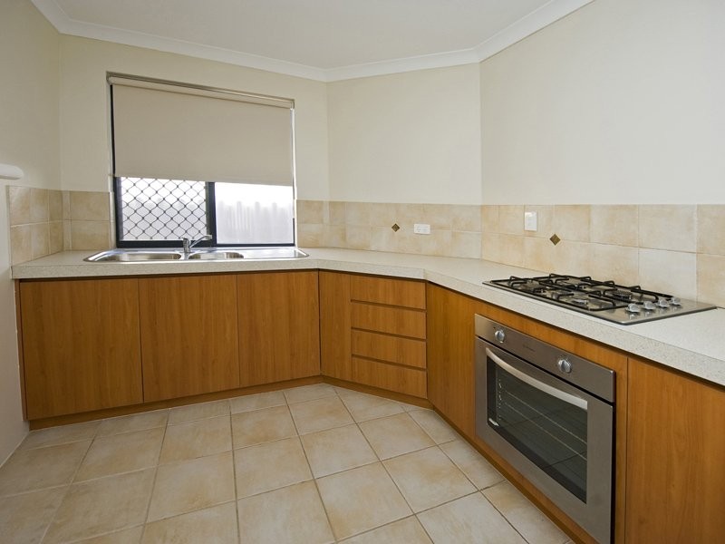 10/2 Boundary Road, St James WA 6102