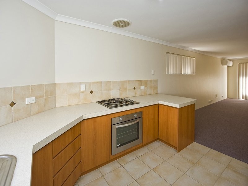 10/2 Boundary Road, St James WA 6102