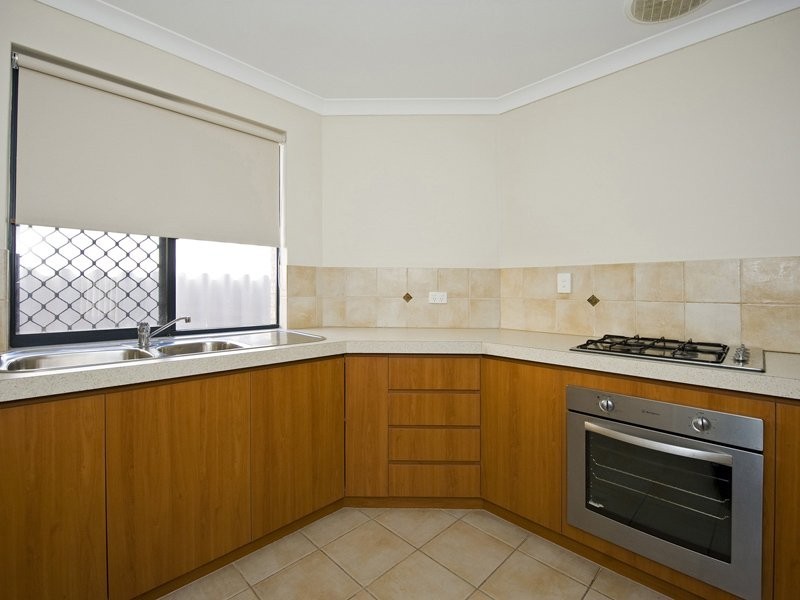 10/2 Boundary Road, St James WA 6102
