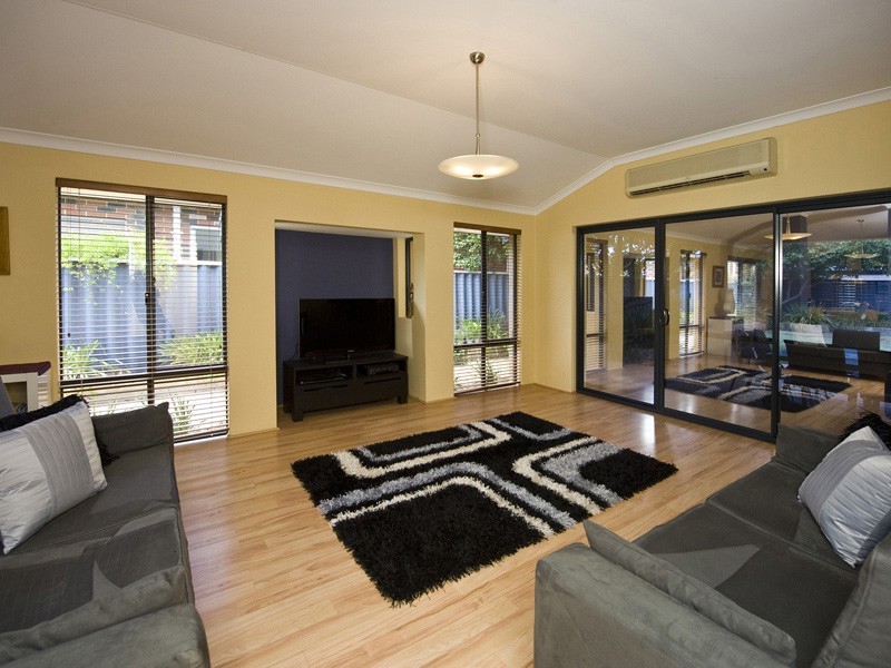 62A Walpole Street, St James WA 6102