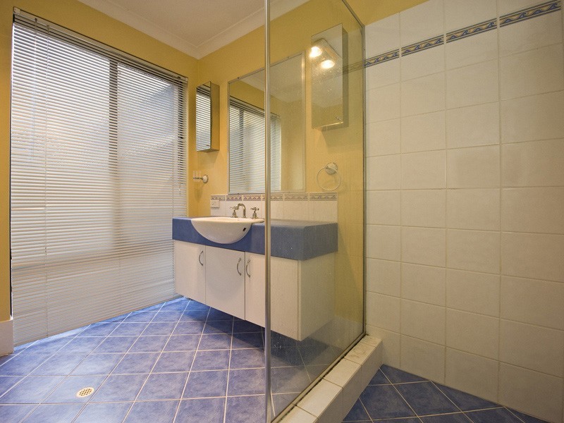 62A Walpole Street, St James WA 6102