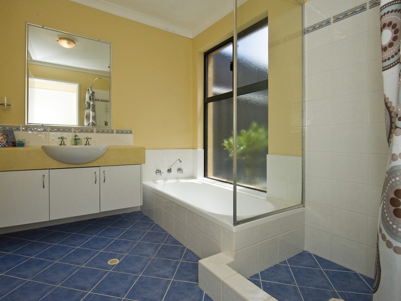62A Walpole Street, St James WA 6102