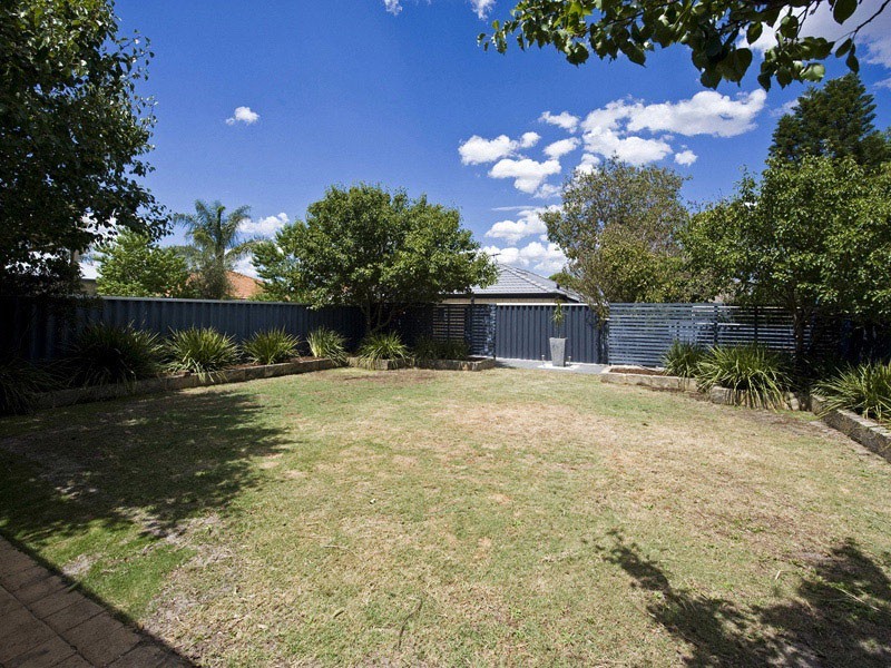 62A Walpole Street, St James WA 6102