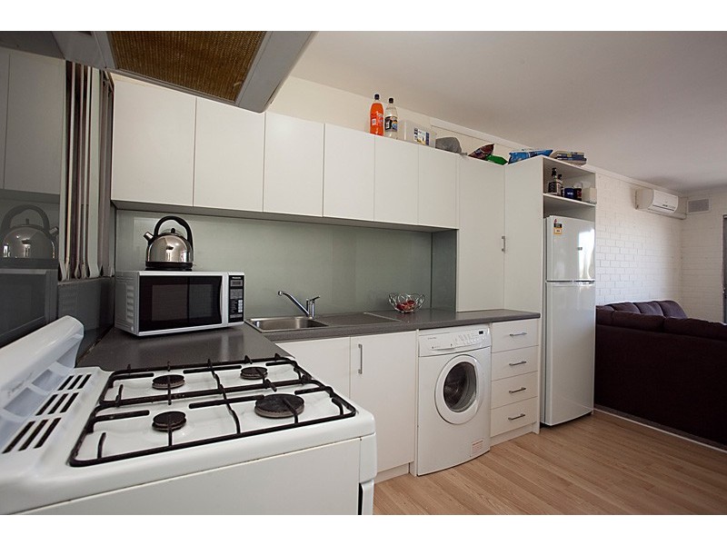11/1055 Albany Highway, St James WA 6102