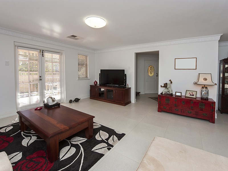 112 Basinghall Street, East Victoria Park WA 6101