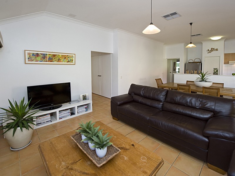 2/114 Basinghall Street, East Victoria Park WA 6101