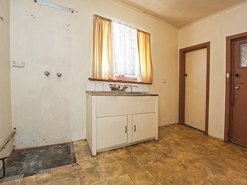 20 Beesley Street, St James WA 6102