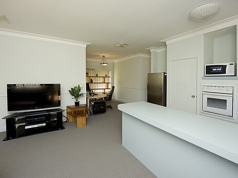 2/129 Hordern Street, Victoria Park WA 6100