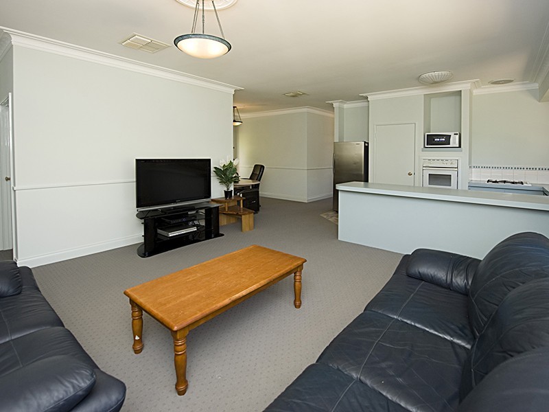 2/129 Hordern Street, Victoria Park WA 6100