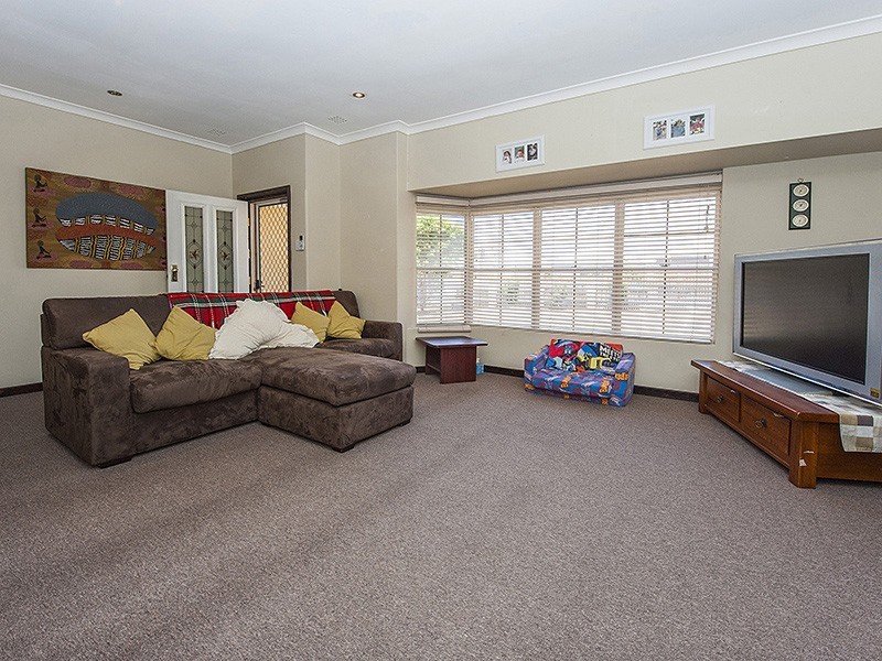 122 Jarrah Road, St James WA 6102