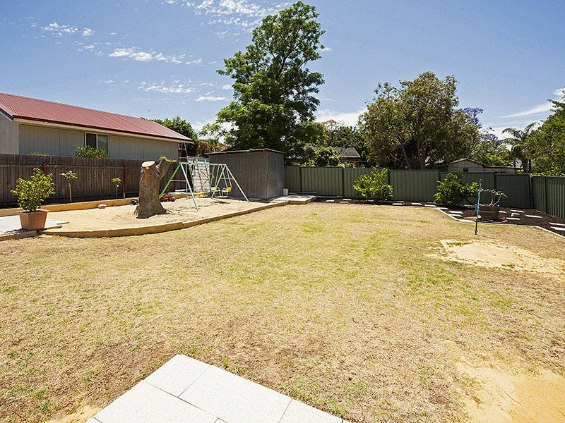 122 Jarrah Road, St James WA 6102