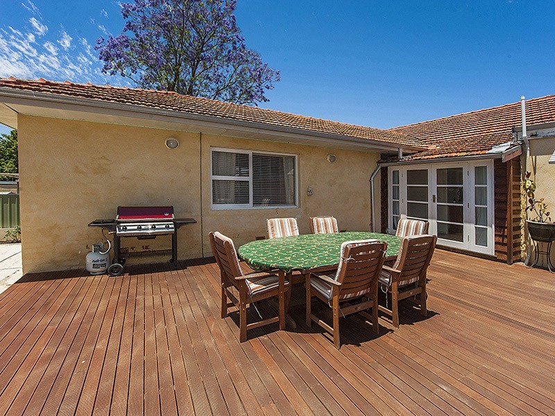 122 Jarrah Road, St James WA 6102