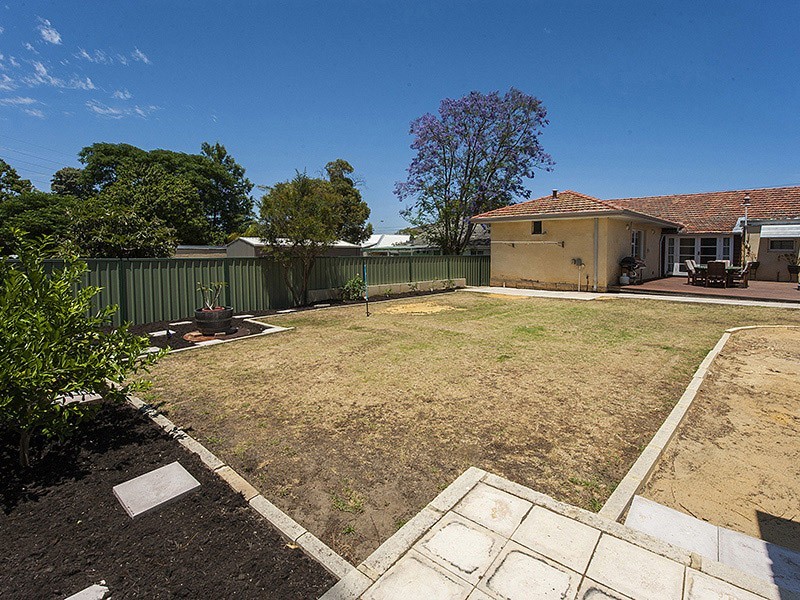 122 Jarrah Road, St James WA 6102
