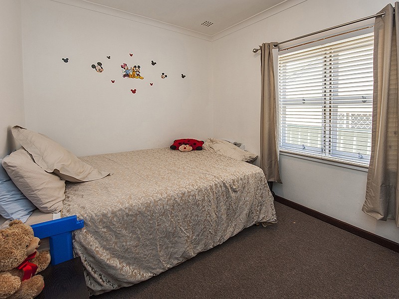 122 Jarrah Road, St James WA 6102