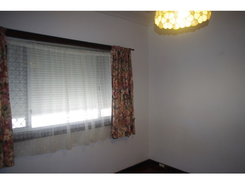 11 Wyndham Street, St James WA 6102