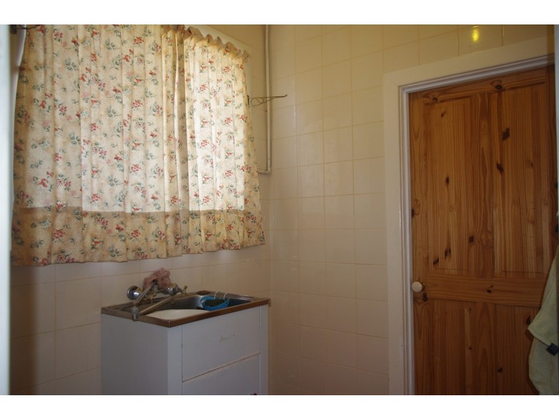 11 Wyndham Street, St James WA 6102