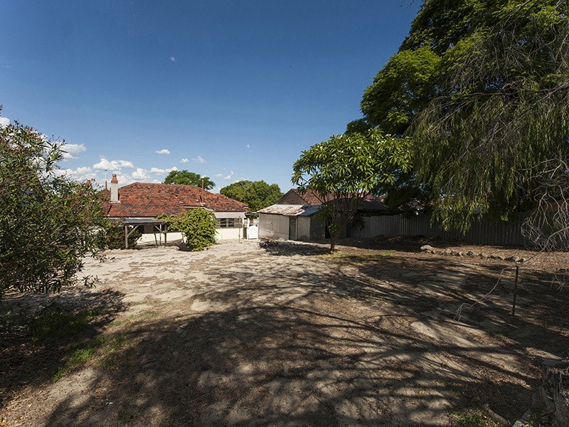 7 Wyndham Street, St James WA 6102