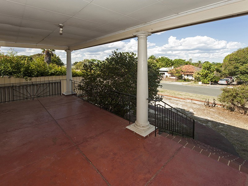 7 Wyndham Street, St James WA 6102